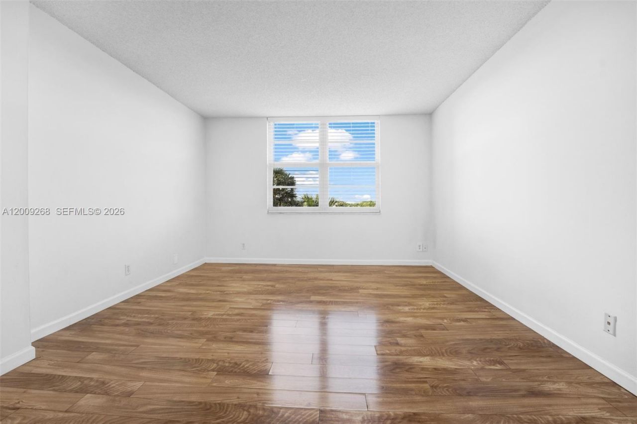 250 Jacaranda Dr , Unit 508, Plantation, FL 33324 Photo