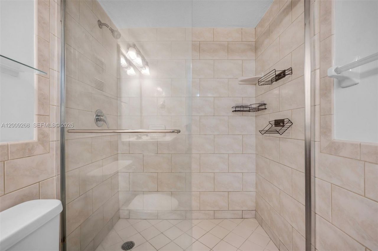 250 Jacaranda Dr , Unit 508, Plantation, FL 33324 Photo