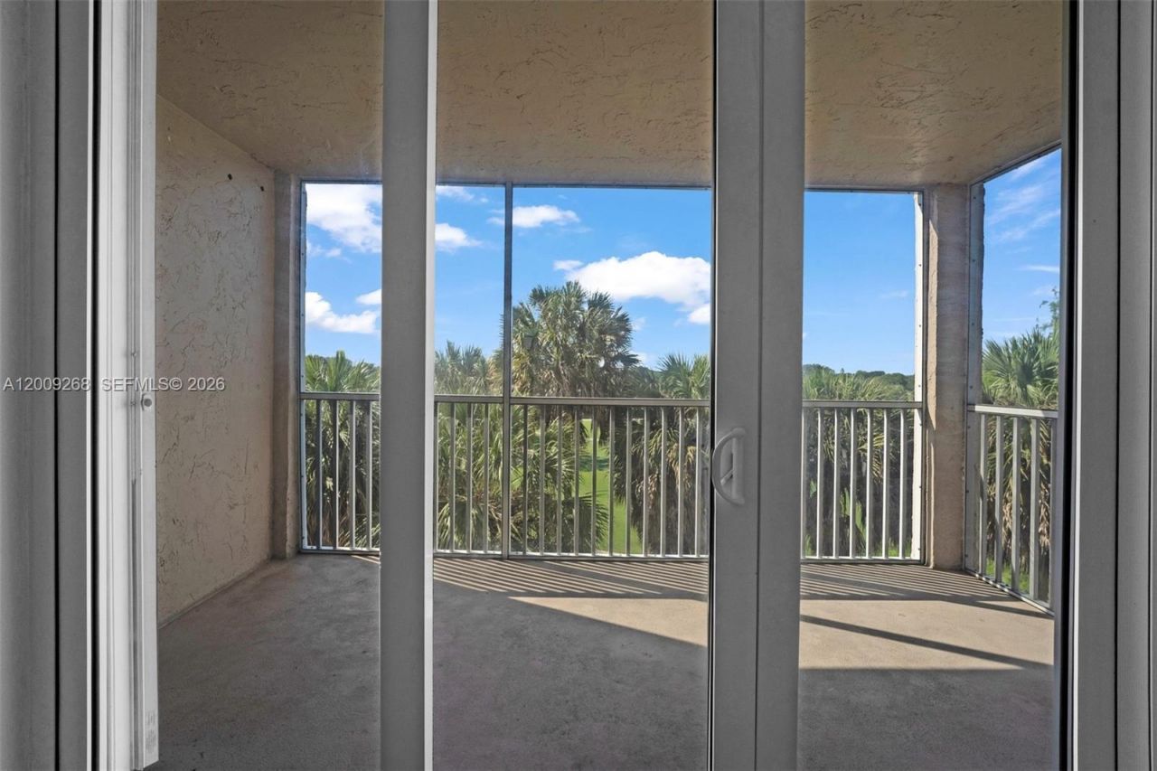 250 Jacaranda Dr , Unit 508, Plantation, FL 33324 Photo