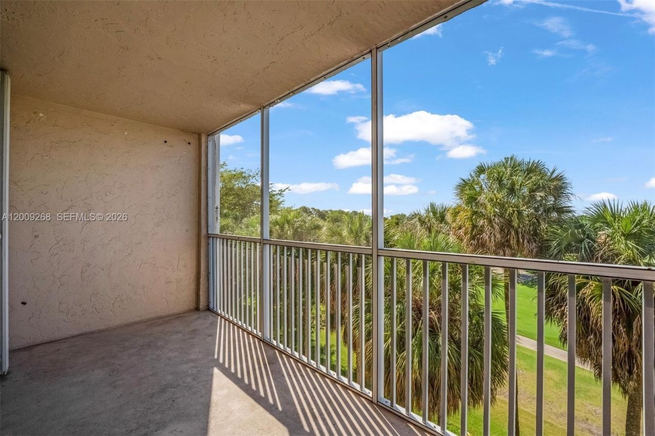 250 Jacaranda Dr , Unit 508, Plantation, FL 33324 Photo