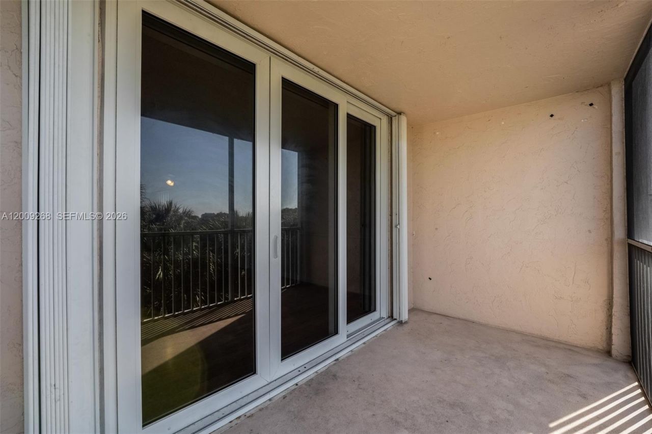 250 Jacaranda Dr , Unit 508, Plantation, FL 33324 Photo