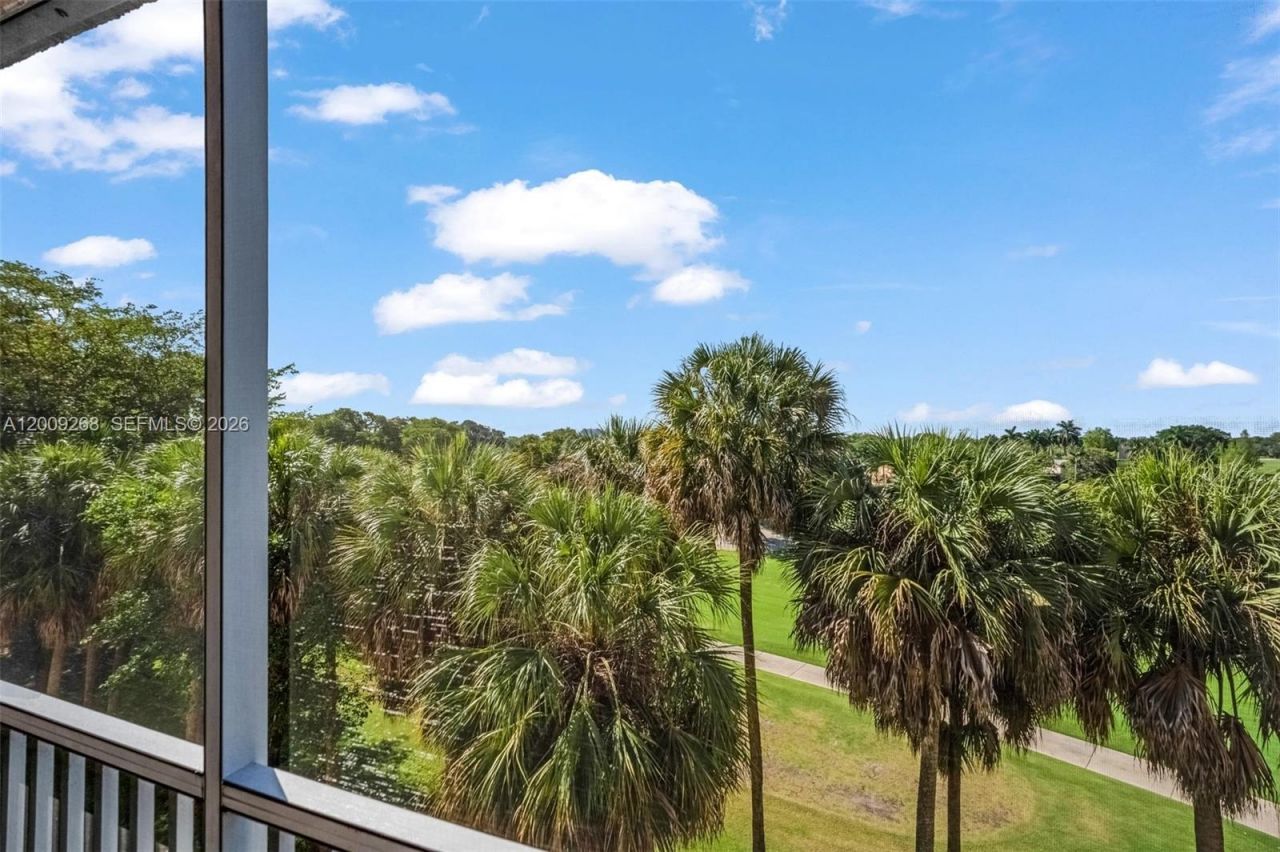 250 Jacaranda Dr , Unit 508, Plantation, FL 33324 Photo