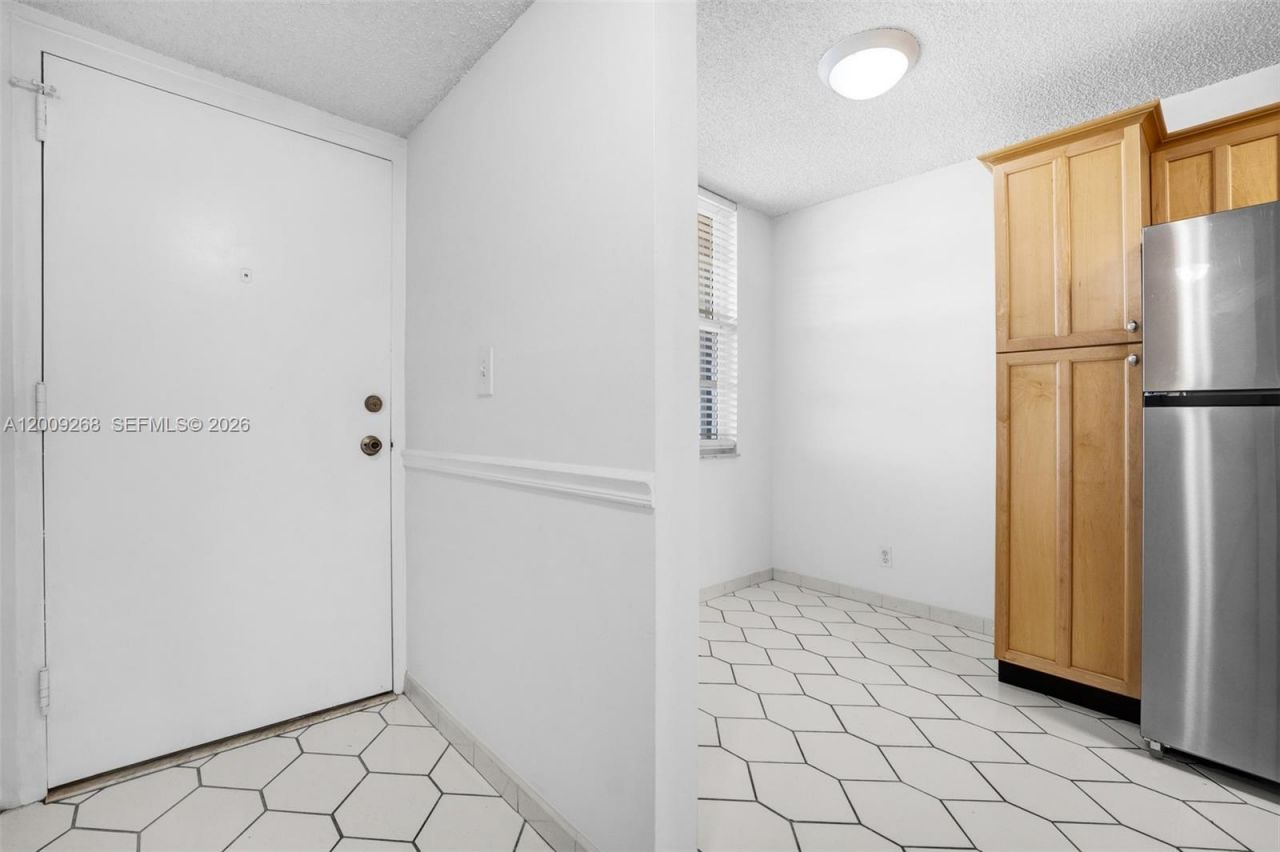 250 Jacaranda Dr , Unit 508, Plantation, FL 33324 Photo