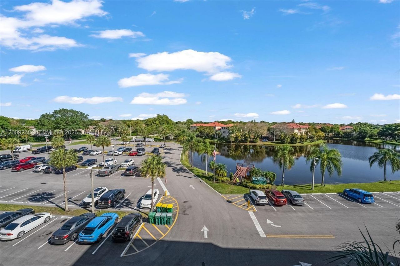 250 Jacaranda Dr , Unit 508, Plantation, FL 33324 Photo