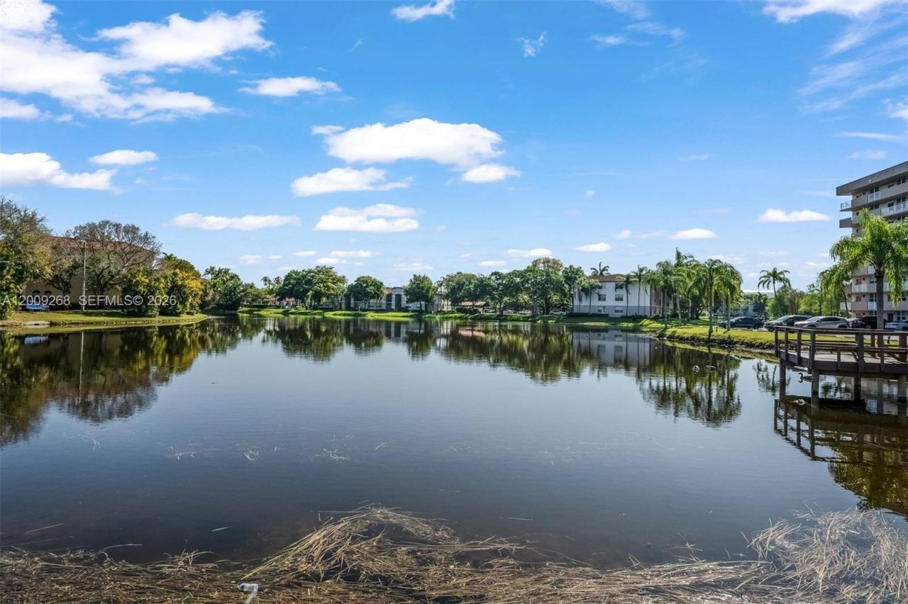 250 Jacaranda Dr , Unit 508, Plantation, FL 33324 Photo