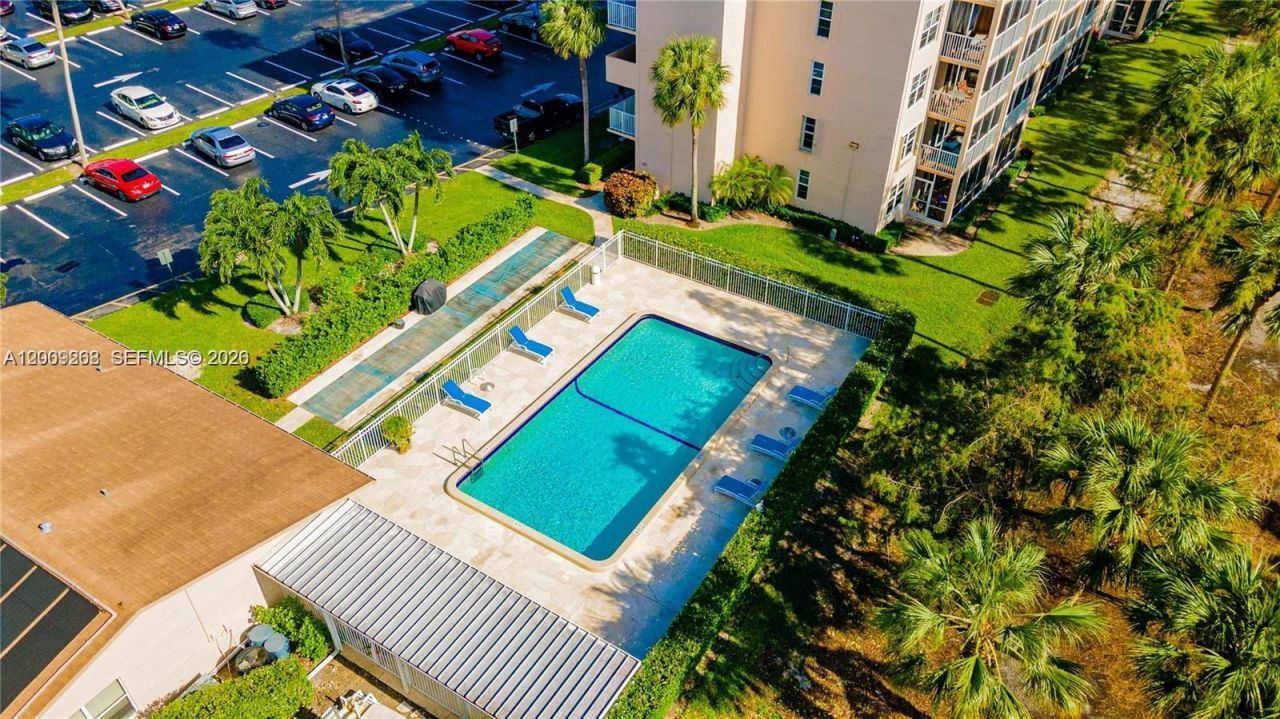 250 Jacaranda Dr , Unit 508, Plantation, FL 33324 Photo