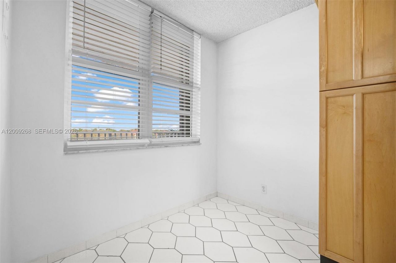 250 Jacaranda Dr , Unit 508, Plantation, FL 33324 Photo
