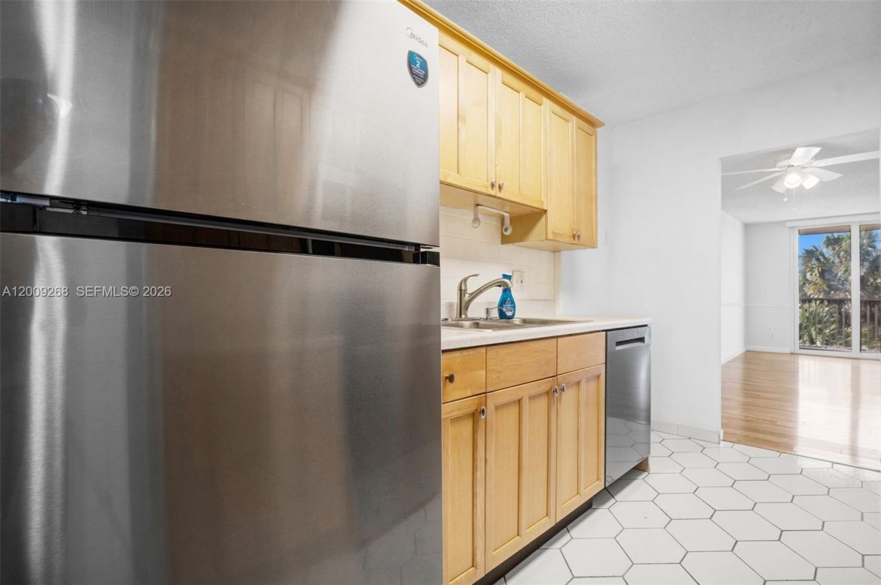 250 Jacaranda Dr , Unit 508, Plantation, FL 33324 Photo