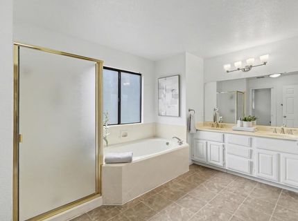 2084 University Park Dr, Sacramento, CA 95825 Photo
