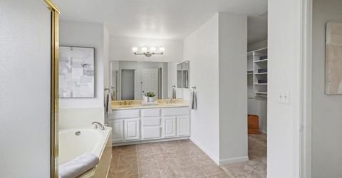 2084 University Park Dr, Sacramento, CA 95825 Photo