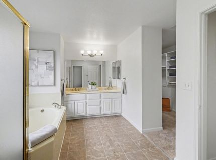 2084 University Park Dr, Sacramento, CA 95825 Photo