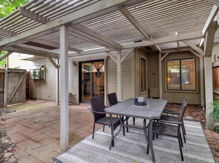 2084 University Park Dr, Sacramento, CA 95825 Photo