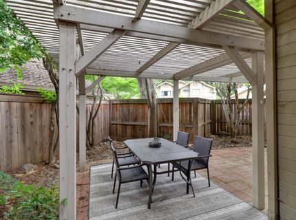 2084 University Park Dr, Sacramento, CA 95825 Photo