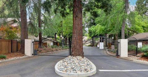 2084 University Park Dr, Sacramento, CA 95825 Photo