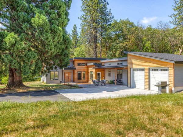 4235 Highland Avenue, Grants Pass, OR 97526