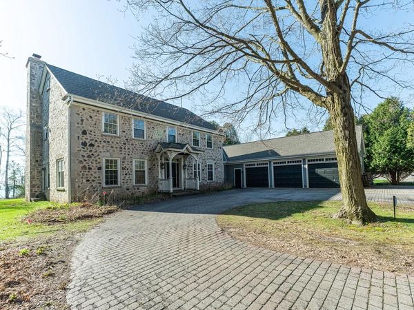 3582 E Norport DRIVE, Port Washington, WI 53074