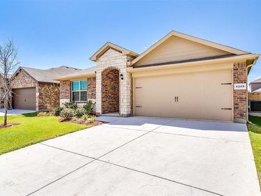 9209 Herringbone Drive, Fort Worth, TX 76131
