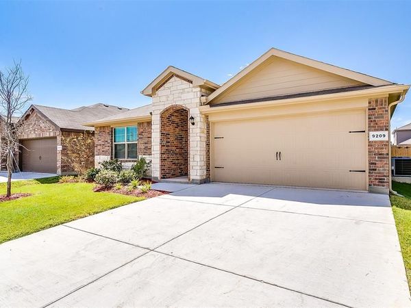 9209 Herringbone Drive, Fort Worth, TX 76131