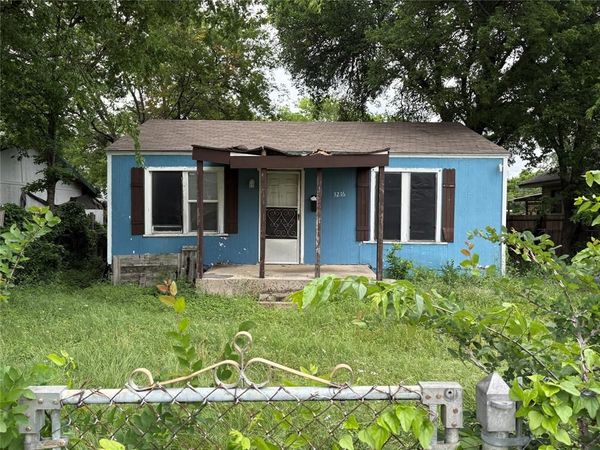 3216 N Houston Street , Fort Worth, TX 76106