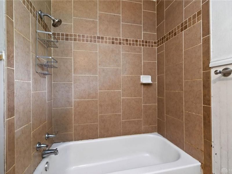 9860 Wolf Creek Pike, Dayton, OH 45426 Photo 16