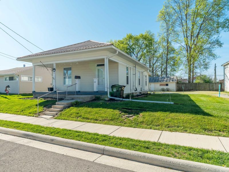 313 E Oakwood Street, Bradford, OH 45308 Photo 2