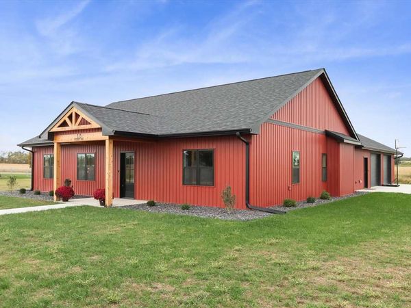 323 Roberts Avenue, Marengo, IA 52301