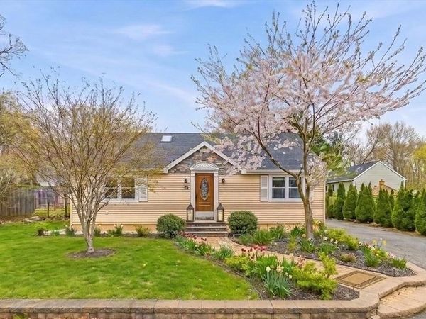 39 Brook St, Mansfield, MA 02048