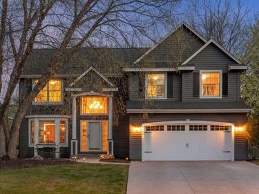 8135 Long Meadow Pointe, Eden Prairie, MN 55347