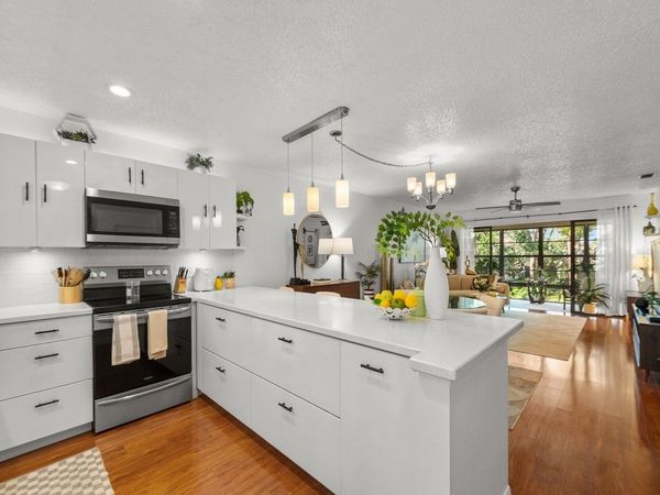 400 18th Street, Unit 6, Vero Beach, FL 32960