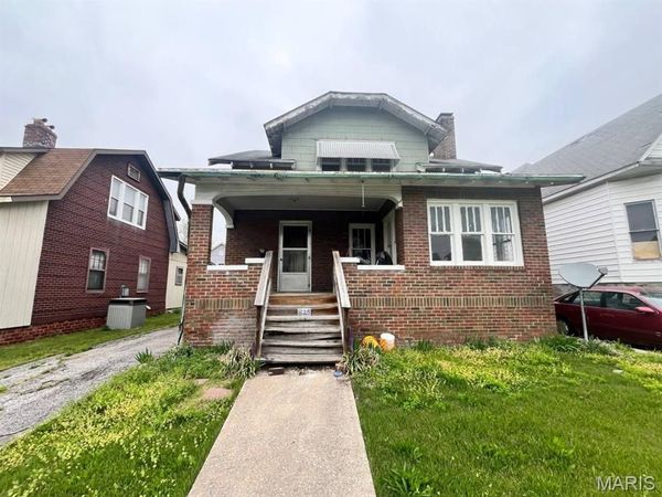 825 W Reed Street , Moberly, MO 65270