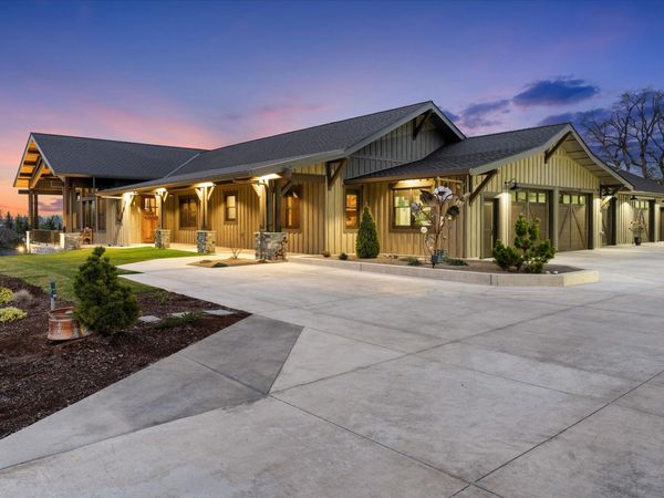 310 Pierce Road, Medford, OR 97504