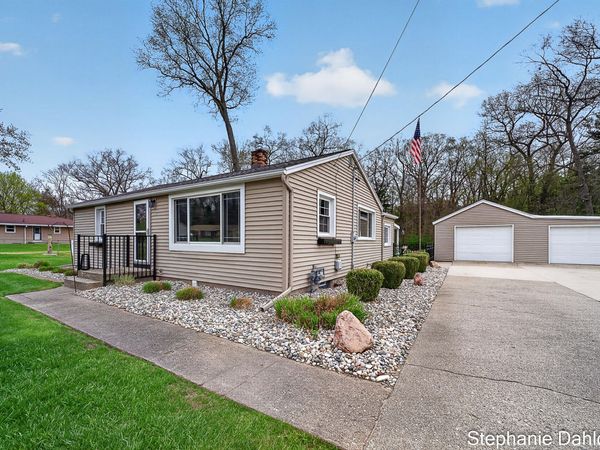 1662 N Roberts Road, Muskegon, MI 49445