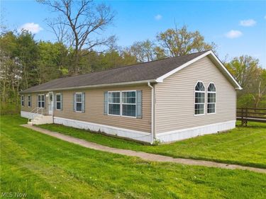 11327 4th Street NE, Magnolia, OH 44643