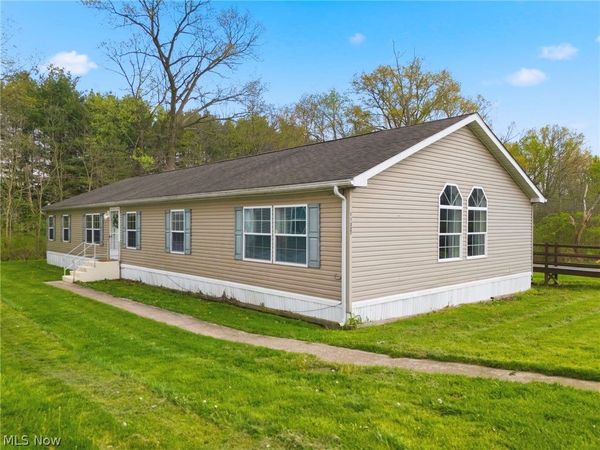 11327 4th Street NE, Magnolia, OH 44643