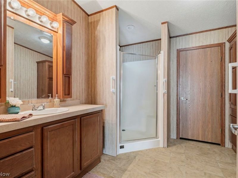 11327 4th Street NE, Magnolia, OH 44643 Photo 17