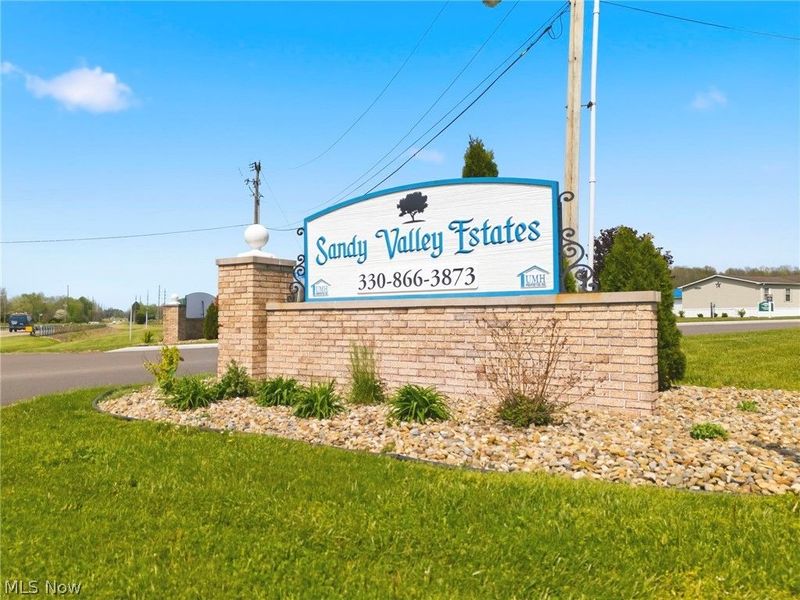 11327 4th Street NE, Magnolia, OH 44643 Photo 3