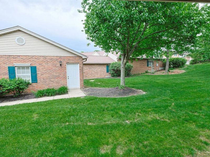 8790 Carrousel Park Circle, Colerain Township, OH 45251 Photo 12