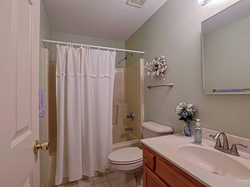 8790 Carrousel Park Circle, Colerain Township, OH 45251 Photo 23