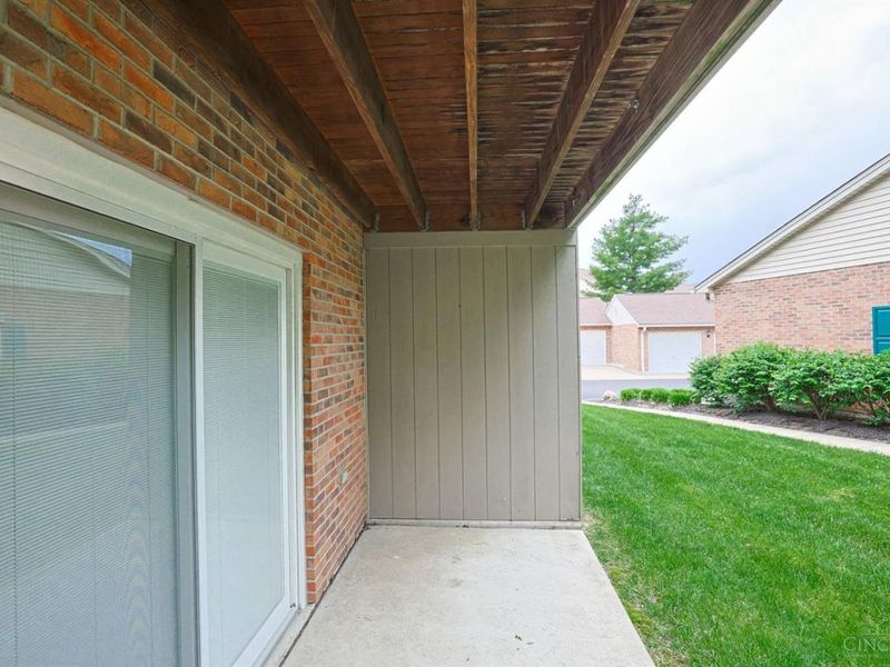8790 Carrousel Park Circle, Colerain Township, OH 45251 Photo 9