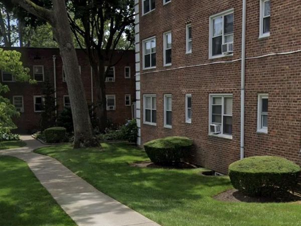 3 Edwards Street, Unit 1F, Roslyn Heights, NY 11577