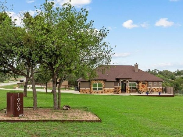 1909 Hunters Cove , New Braunfels, TX 78132