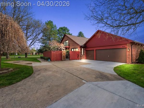 42228 Lochmoor Street, Clinton Twp, MI 48038