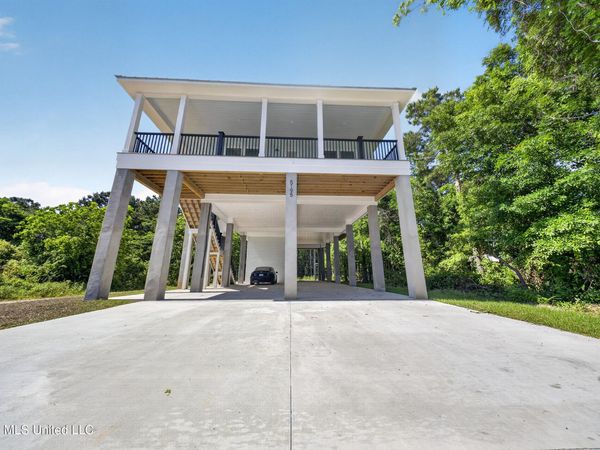 5195 Pointset Avenue, Bay Saint Louis, MS 39520