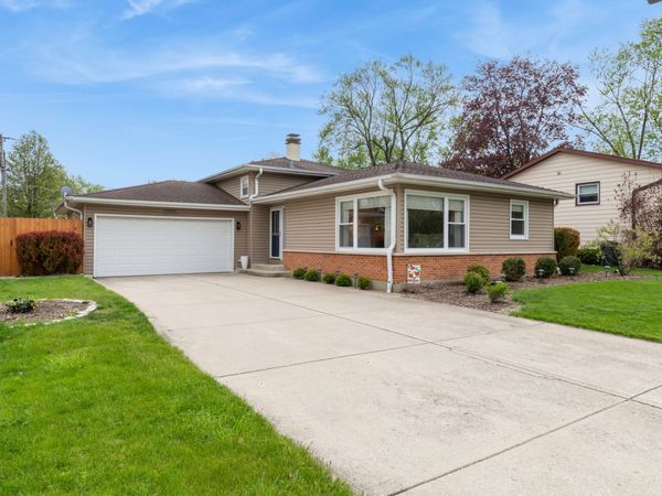 1105 E Barberry Lane , Mount Prospect, IL 60056