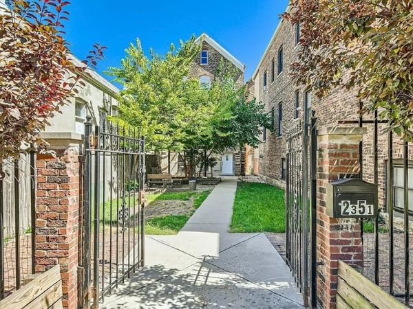 2351 S Whipple Street , Chicago, IL 60623