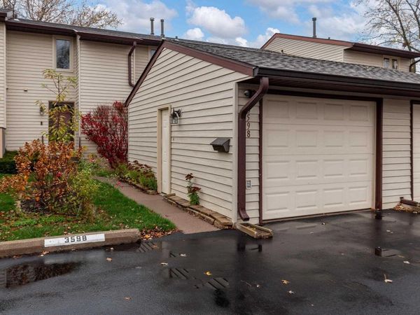 3598 CEDARWOOD Court , Bettendorf, IA 52722