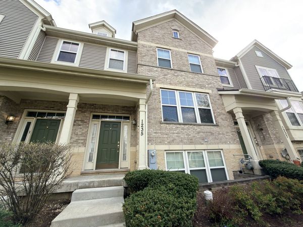 1235 Tuscany Drive , Streamwood, IL 60107