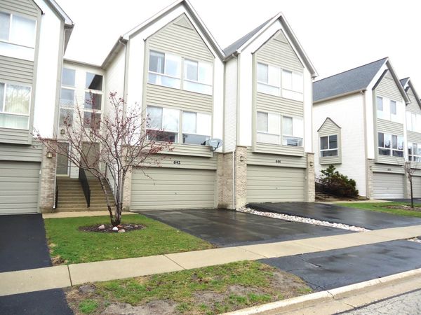 642 DIAMOND POINTE Drive , Mundelein, IL 60060
