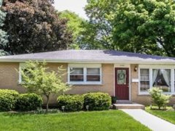 1 N EDWARD Street , Mount Prospect, IL 60056