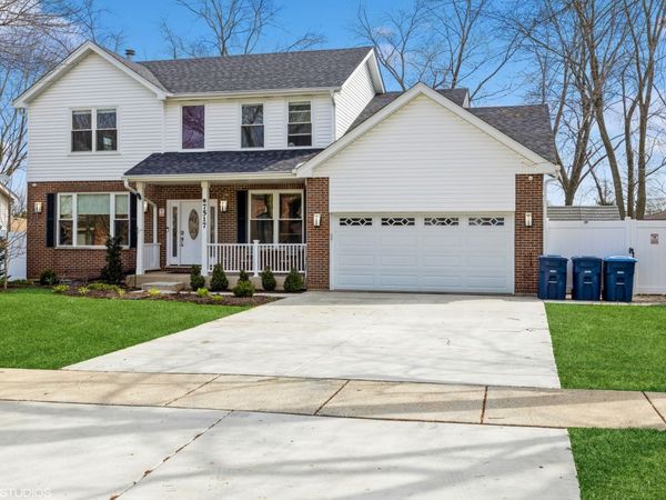 7517 Main Street , Darien, IL 60561